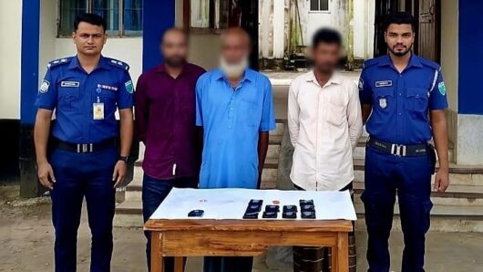জকিগঞ্জ থানা পুলিশের অভিযানে ২১০০ পিস ইয়াবা ও বিক্রেতা সহ ৩ জন গ্রেফতার