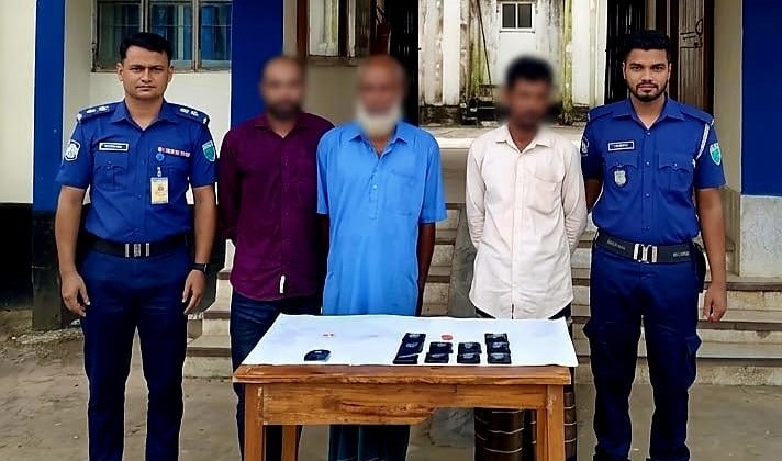 জকিগঞ্জ থানা পুলিশের অভিযানে ২১০০ পিস ইয়াবা ও বিক্রেতা সহ ৩ জন গ্রেফতার