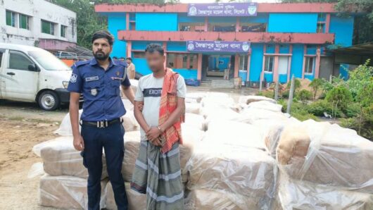 জৈন্তাপুরে পুলিশের অভিযানে ১ কোটি ৩০ লাখ টাকার ভারতীয় শাড়ি সহ গ্রেফতার ১