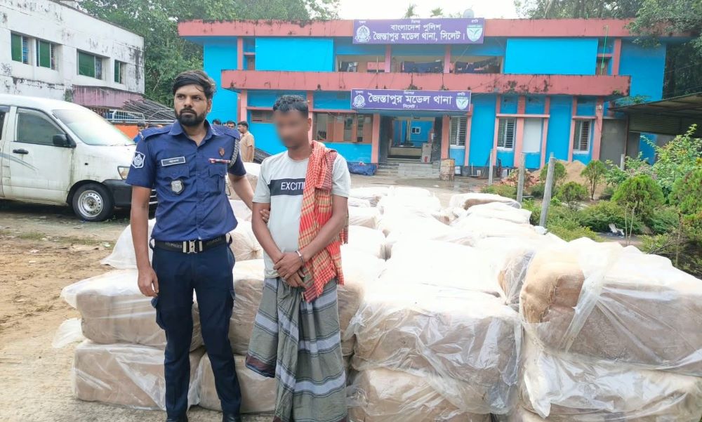 জৈন্তাপুরে পুলিশের অভিযানে ১ কোটি ৩০ লাখ টাকার ভারতীয় শাড়ি সহ গ্রেফতার ১