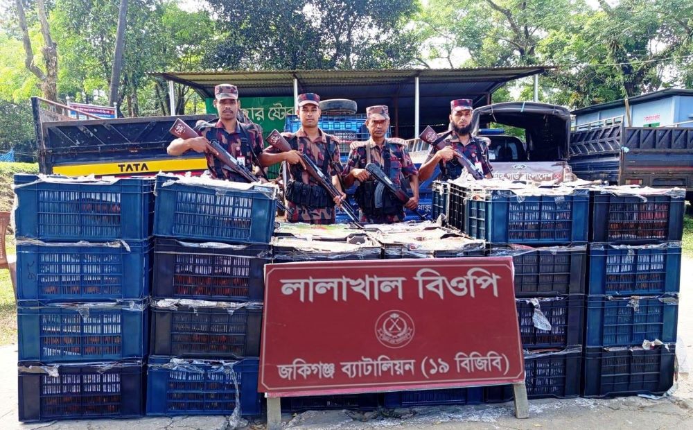 বিজিবির জকিগঞ্জ ব্যাটালিয়ন জব্দ করেছে চা পাতা সহ ৩৪ লাখ টাকার অবৈধ মালামাল