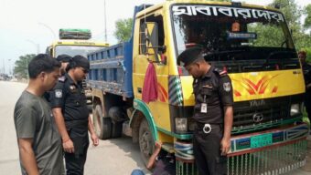 সিলেটে এসআরবি ও পরিবেশ অধিদপ্তরের অভিযানে ১৪ ট্রাক চালকের জরিমানা