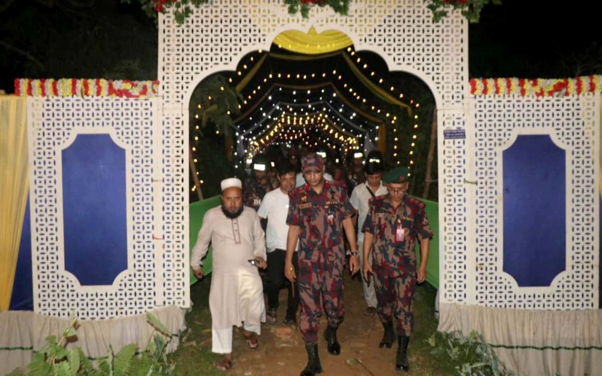 দুর্গাপূজা নির্বিঘ্নে উদযাপনে ১৯ বিজিবির ৮ প্লাটুন সদস্য দায়িত্ব পালন করছেন